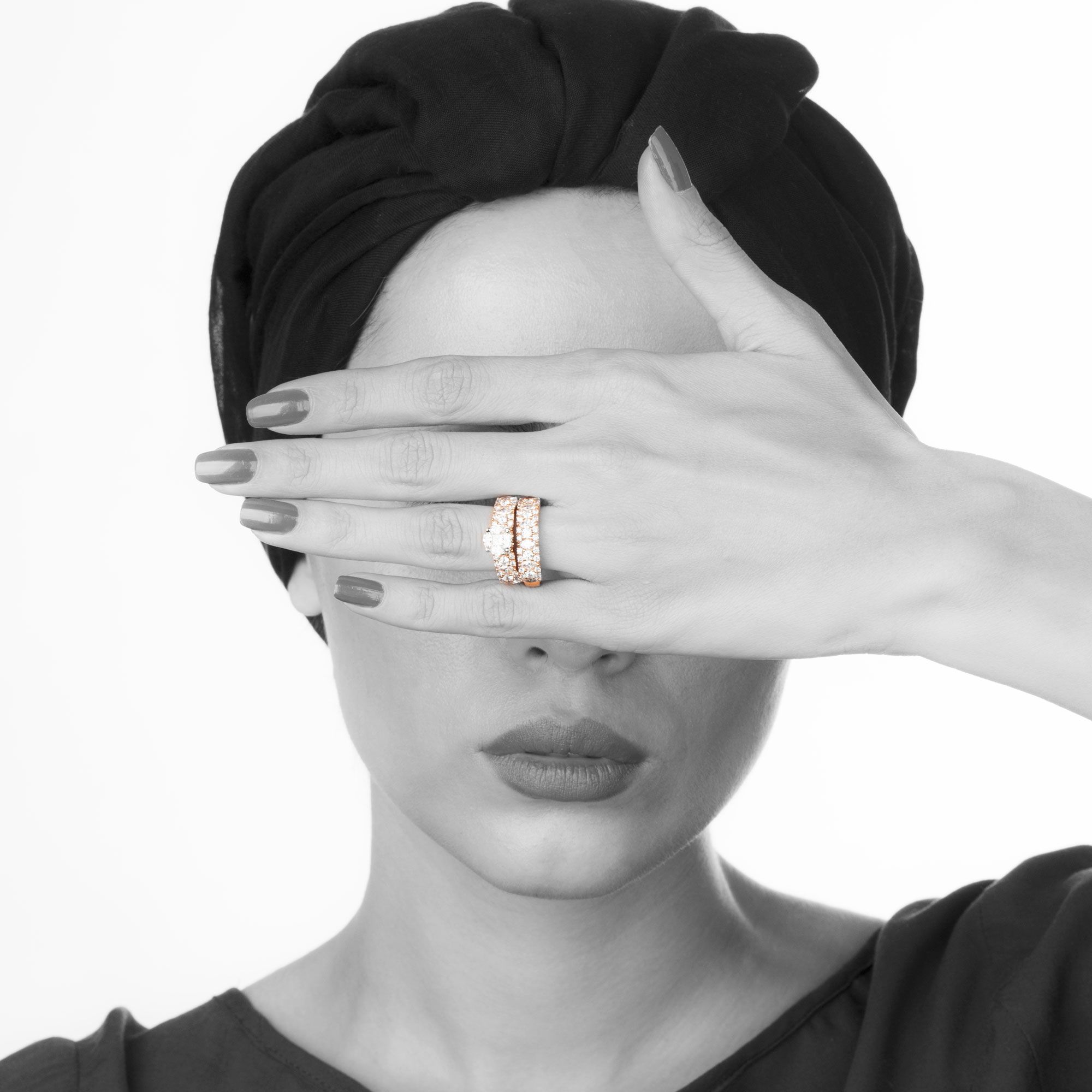 Fotografía editorial de joyería en modelo