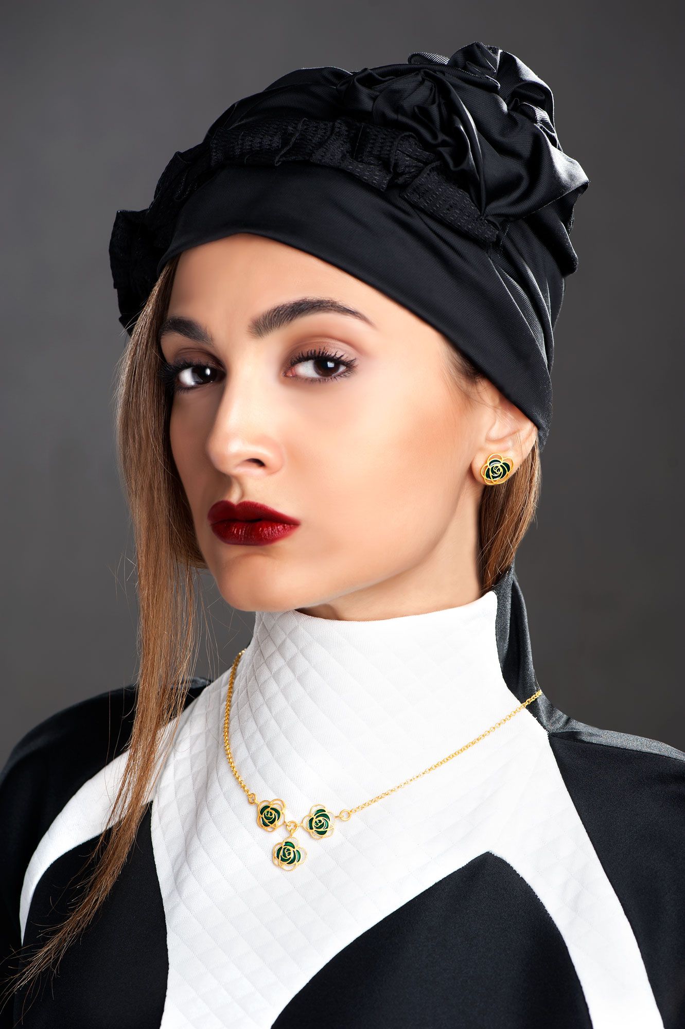 Fotografía editorial de joyería en modelo