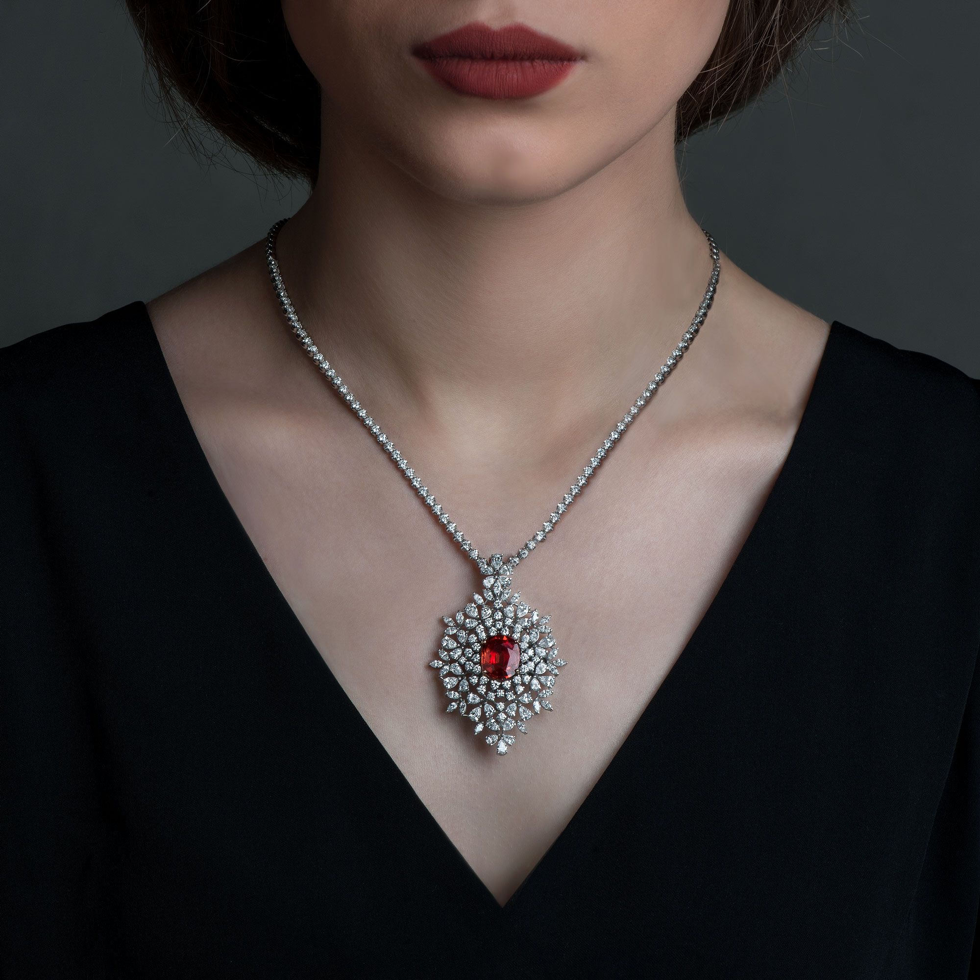 Fotografía editorial de joyería en modelo