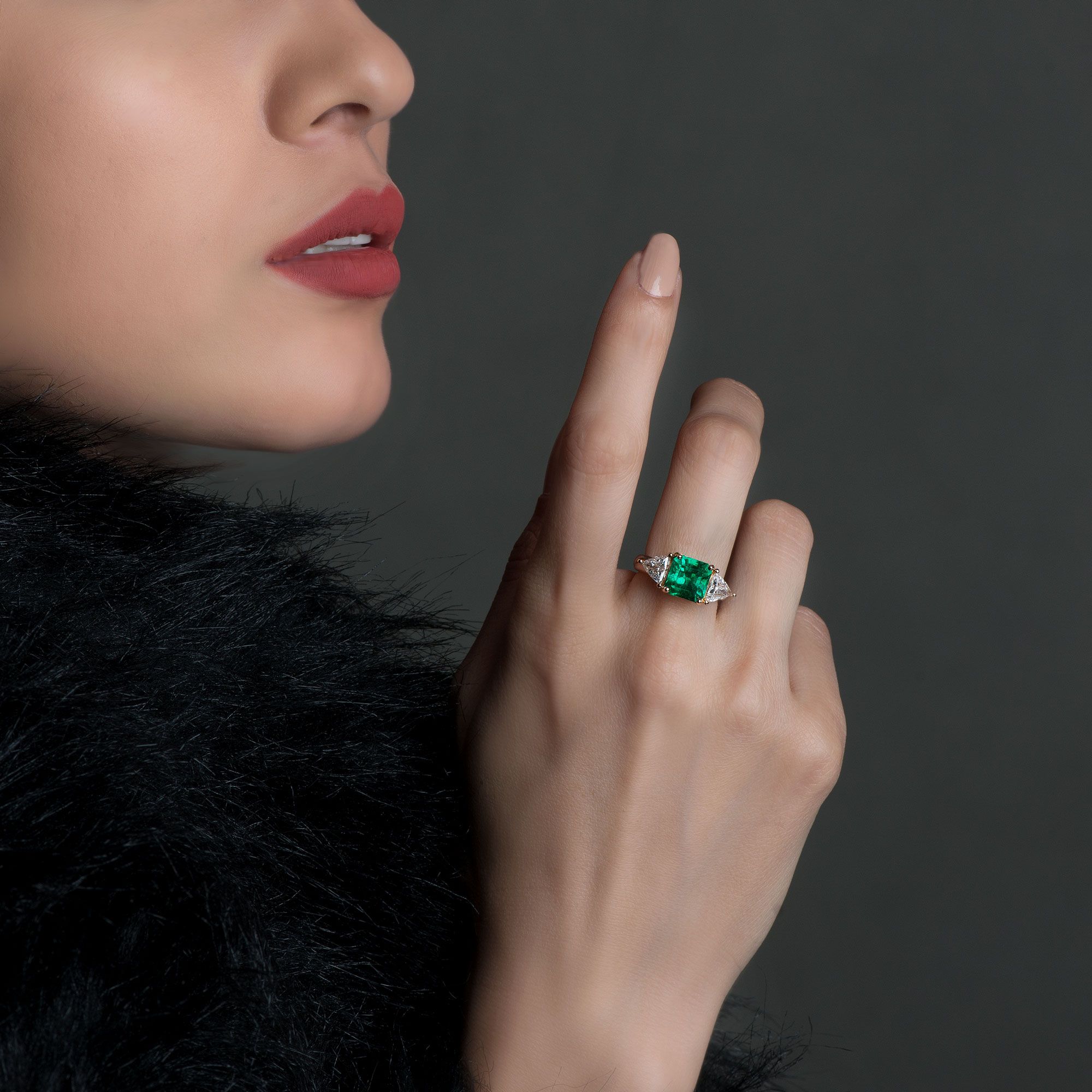 Fotografía editorial de joyería en modelo