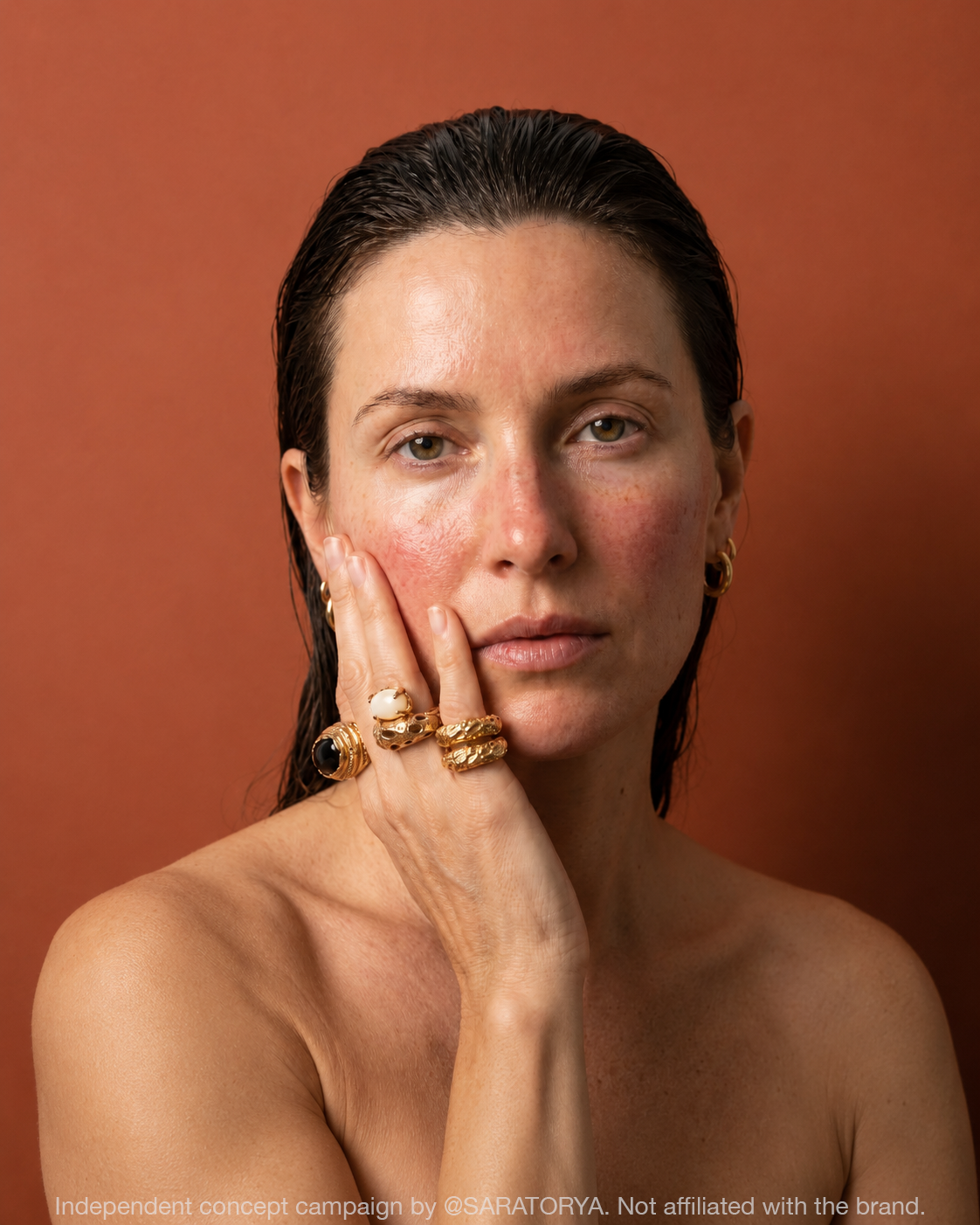 Campaña de joyería en oro escultórico